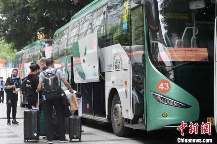 据德国天空体育报道，斯图加特前锋吉拉西与曼联进行了初步谈判。